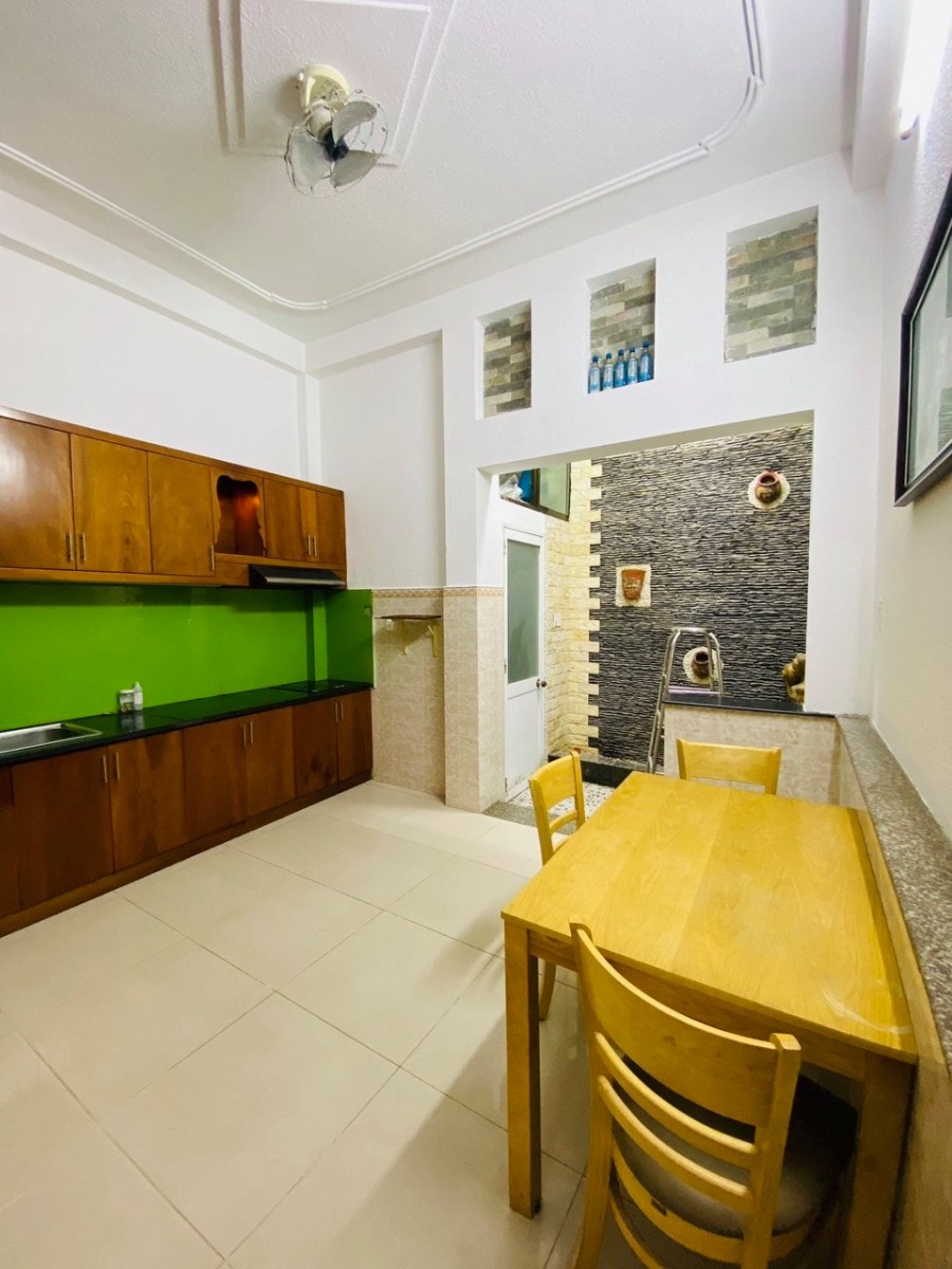 Bán Gấp Nhà HXH Tân Hương, Tân Phú. Nhà 2 tầng, 52m2, Giá 5.6 tỷ (thương lượng).