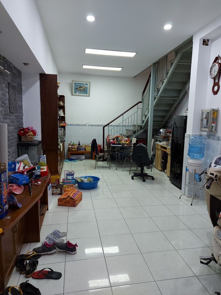 Nhà Nhất Chi Mai, Ngang 5m, DT 40m2. Giá 3.9 tỷ. tin thật chính chủ.