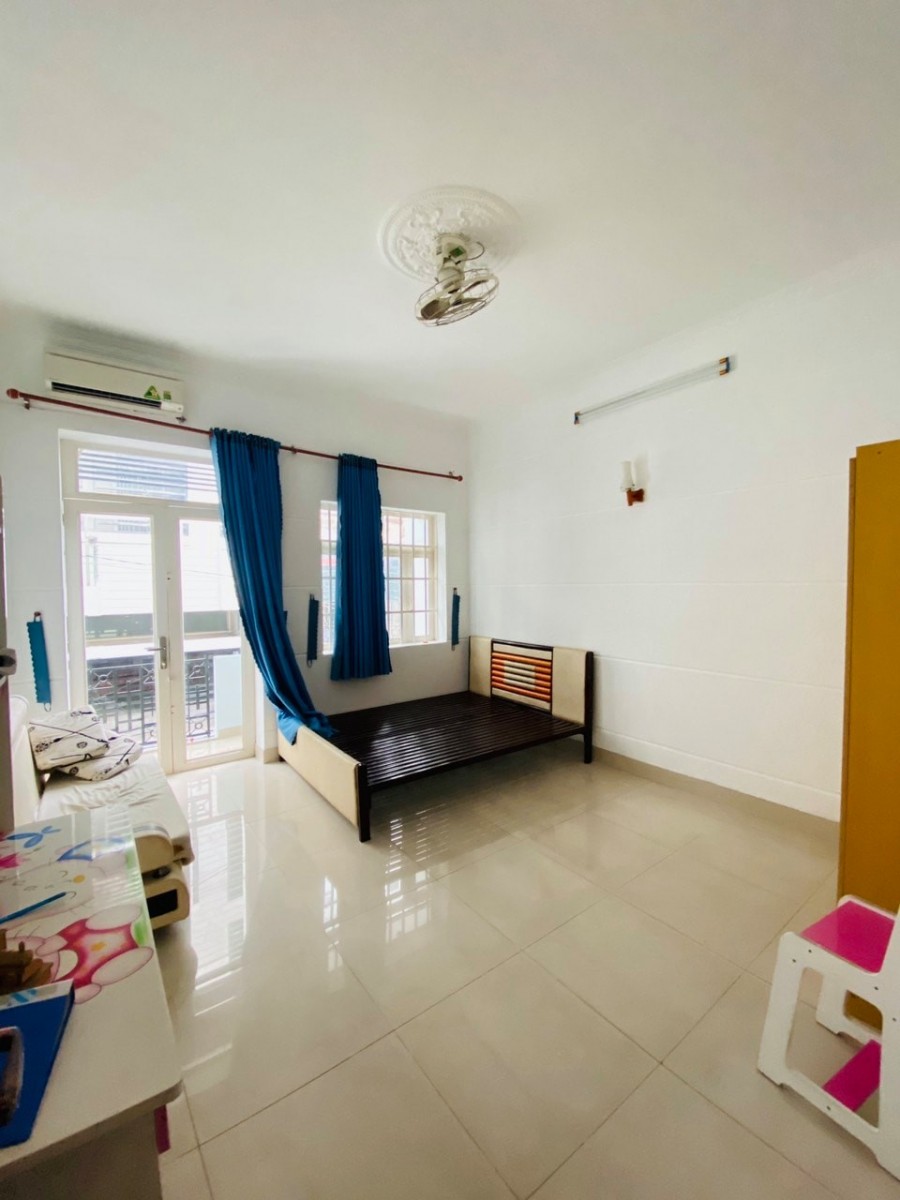 Bán Gấp Nhà HXH Tân Hương, Tân Phú. Nhà 2 tầng, 52m2, Giá 5.6 tỷ (thương lượng).
