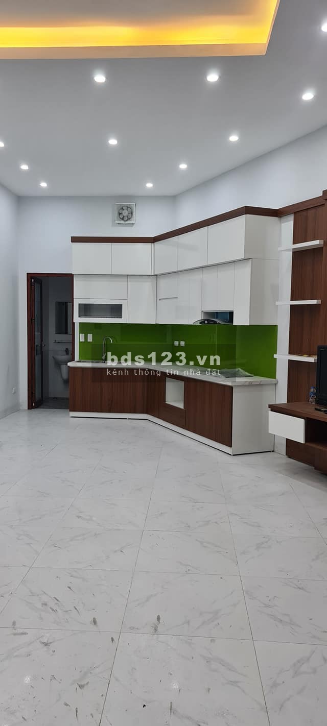 Bán nhà Cầu Giấy, phân lô quân đội, Ô tô qua, DT 50m2x5T, giá 4.8 tỷ. LH0968987854