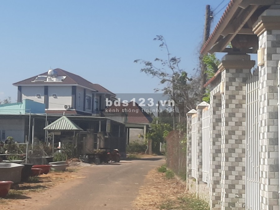 Bán đất mặt tiền đường nhựa cách đường lộ số 3 chỉ 200m