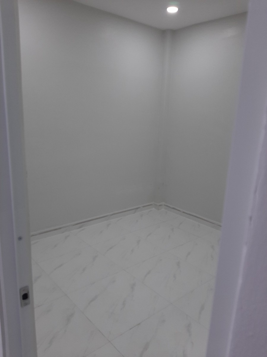Bán nhà ngay TTTM Gigamall, 4x9m, 1 lửng, giá 3,25 tỷ, Hiêp Bình Chánh, TP Thủ Đức
