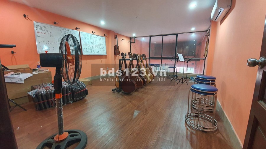 Cho thuê Mặt Tiền đường ÚT TỊCH, P4, Tân Bình, 4x12, thích hợp kinh doanh, LH: 0938.764.277