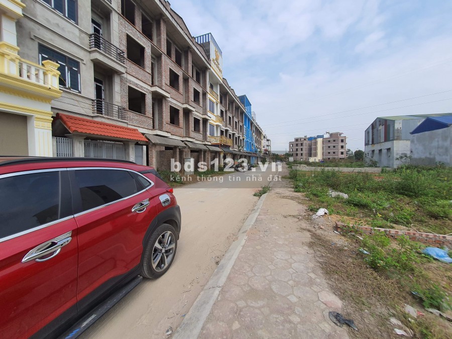 Bán 72m2 đấu giá chúc sơn cạnh khu đô thị Lộc Ninh