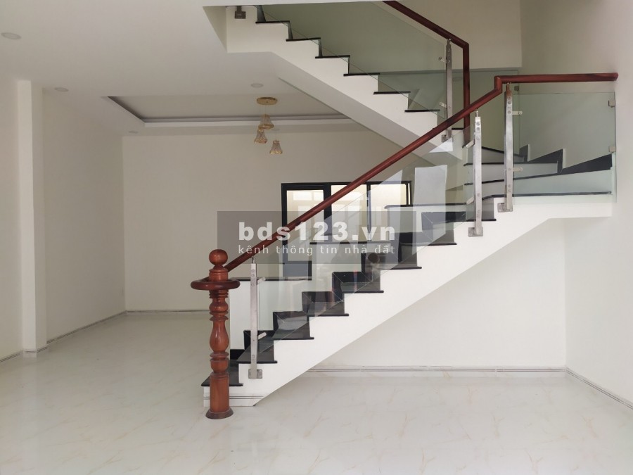Bán nhanh căn nhà gần trường tiểu học Hưng Long_Bình Chánh, SHR