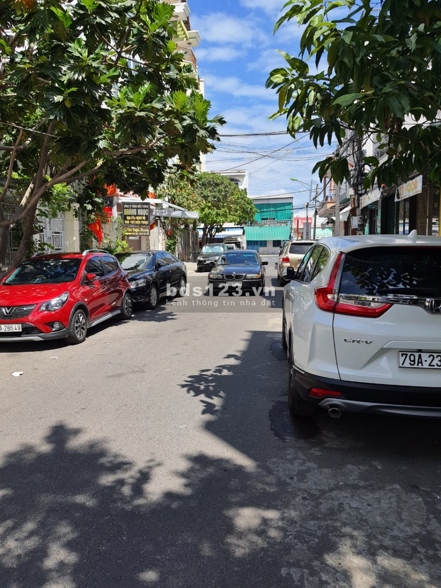 Bán nhà mặt tiền đường Vạn Kiếp P. Phước Tân TP Nha Trang 104m2 giá chỉ 9 tỉ