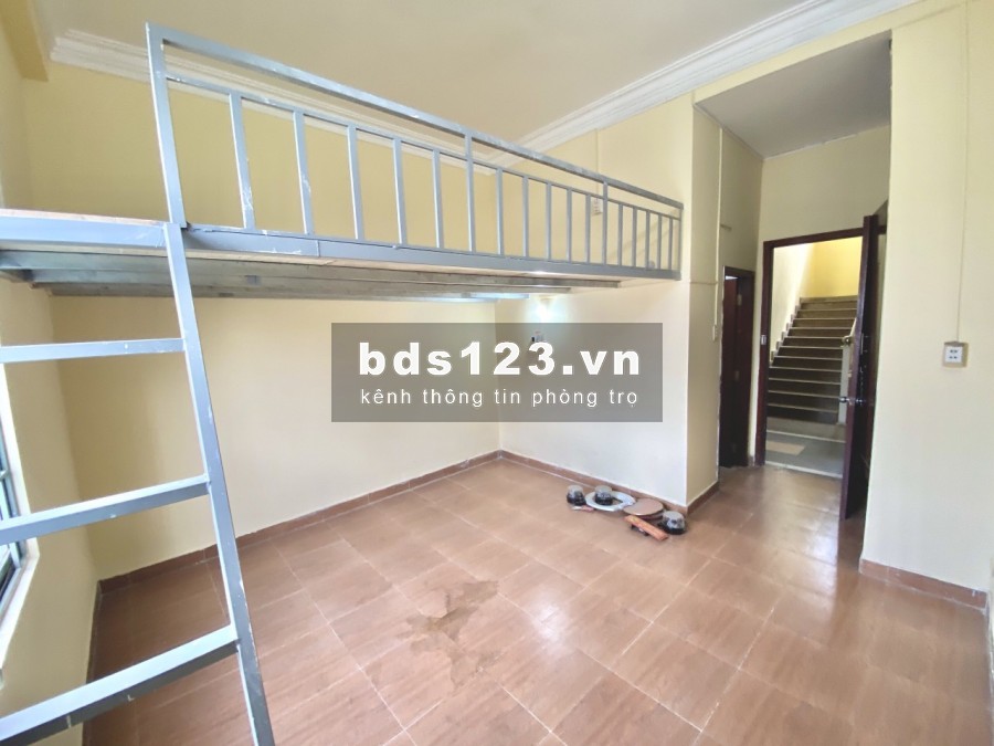 Phòng ngay ngã tư trung chánh - Gần PMQT - mới 100% gác