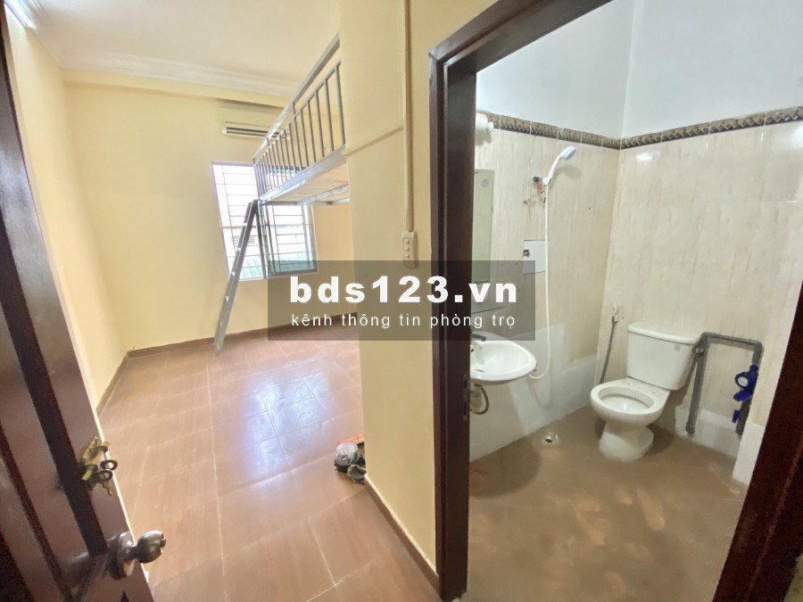 Phòng ngay ngã tư trung chánh - Gần PMQT - mới 100% gác