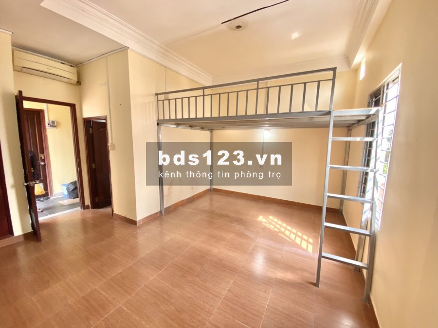 Phòng ngay ngã tư trung chánh - Gần PMQT - mới 100% gác