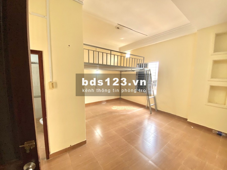 Phòng ngay ngã tư trung chánh - Gần PMQT - mới 100% gác
