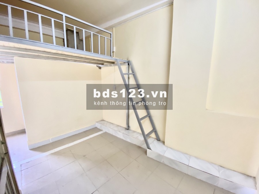 Phòng ngay ngã tư trung chánh - Gần PMQT - mới 100% gác