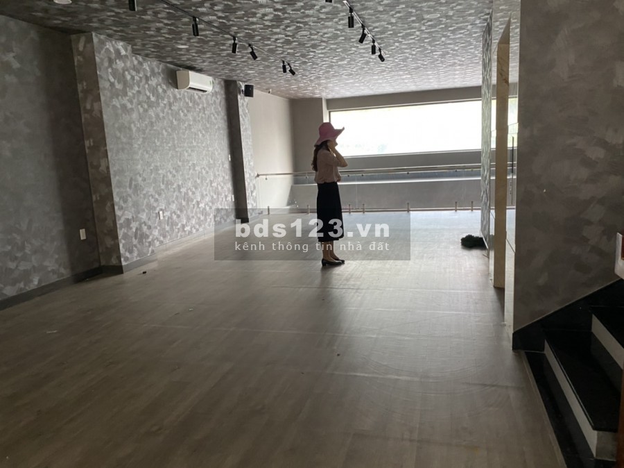 Nhà mặt tiền 7*20 6 tầng cho thuê rẻ hơn thị trườn 5tr, nhanh tay nhé Lh 0938612666 ANH EM GROUP