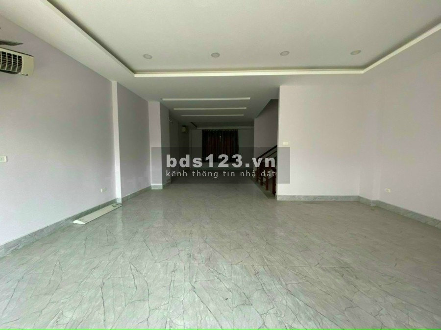 Cho thuê nhà mặt tiền đường rộng 25m, 6*20 Hầm trệt 2 lầu sân thượng giá 30tr rẻ hơn thị trường 8 tr