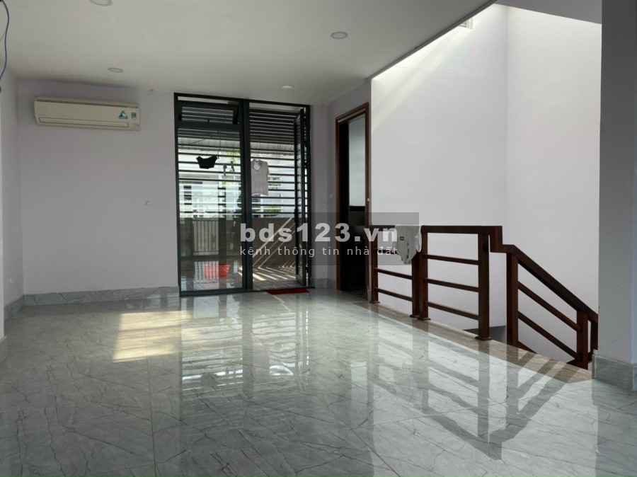 Cho thuê nhà mặt tiền đường rộng 25m, 6*20 Hầm trệt 2 lầu sân thượng giá 30tr rẻ hơn thị trường 8 tr