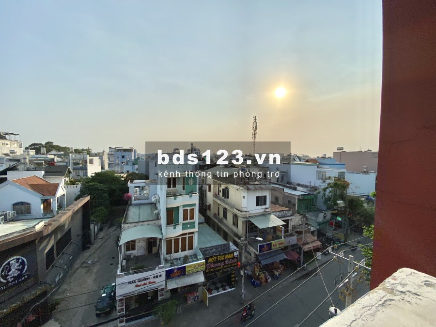 PHÒNG ĐẦY ĐỦ NỘI THẤT BAN CÔNG, MẶT TIỀN ĐƯỜNG, KHU DÂN CƯ ĐÔNG ĐÚC