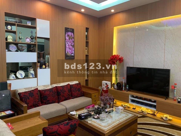 Bán nhà Đức Giang 45m2 Ngõ chợ kinh doanh ngày đêm Ở sướng