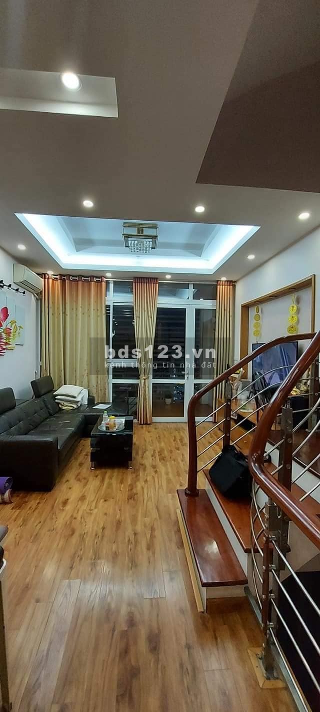 Bán gấp nhà tại chợ Xa La 5 tầng 50m2 mặt tiền 4,2m giá chỉ 7,75 tỷ