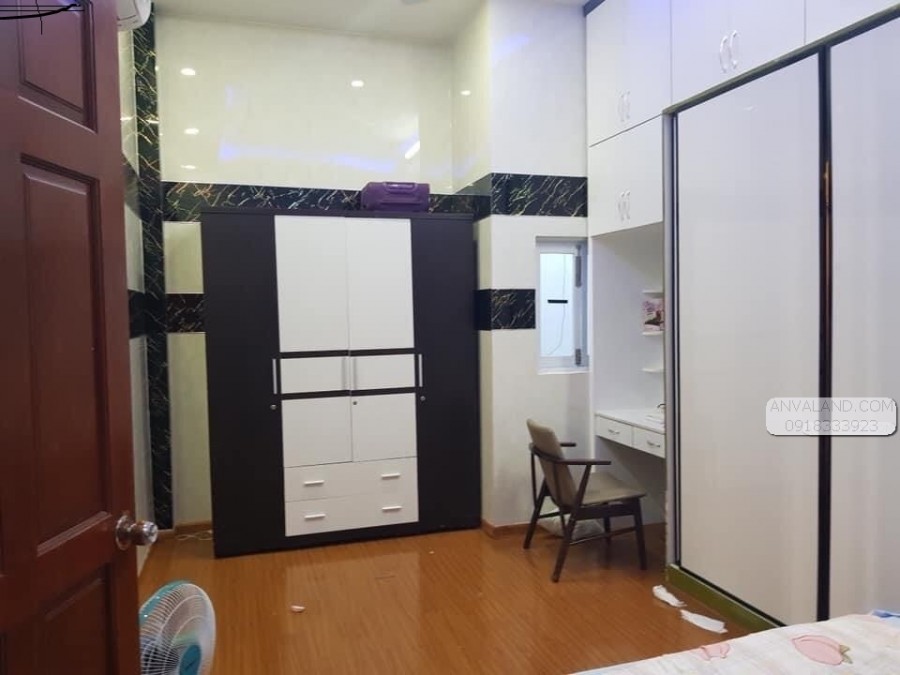 Mở xưởng Gỗ Bán nhà Mặt Tiền 129A Nguyễn Chí Thanh, Phường 9, Quận 5, 48M2, 4PN, 4WC, 3 Tầng, giá 12 tỷ 3