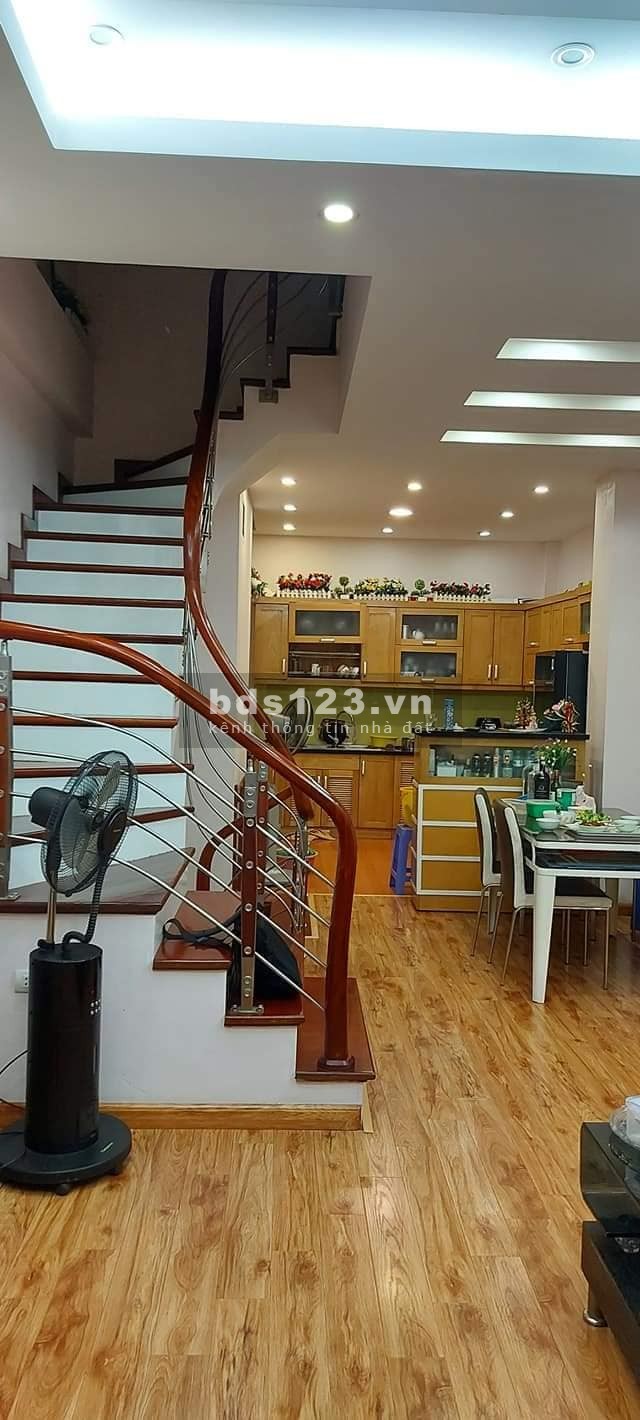 Bán gấp nhà tại chợ Xa La 5 tầng 50m2 mặt tiền 4,2m giá chỉ 7,75 tỷ