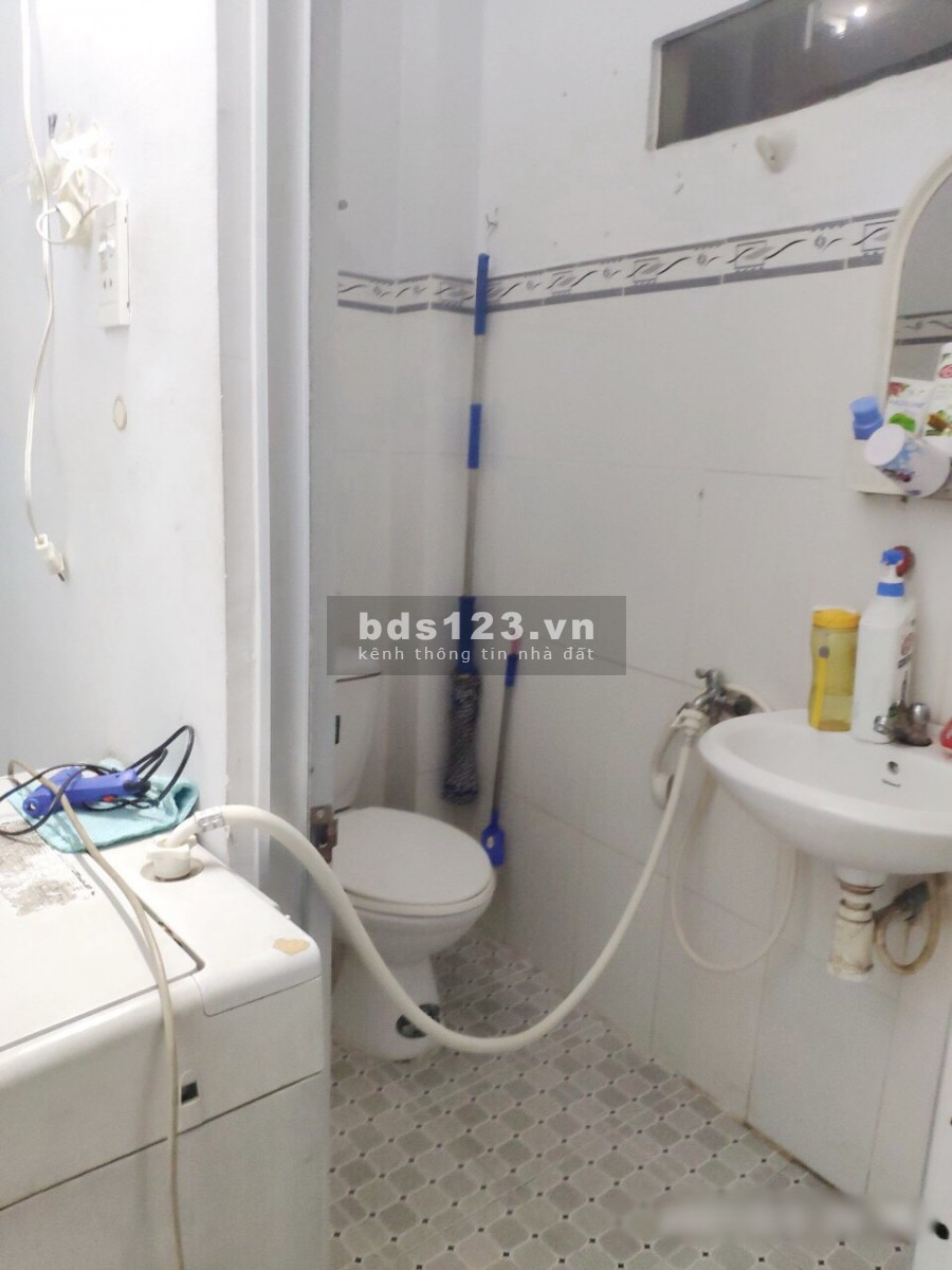 Nhà (2lầu/SHHC) gần mặt tiền đường Ba Đình P8 Q8
