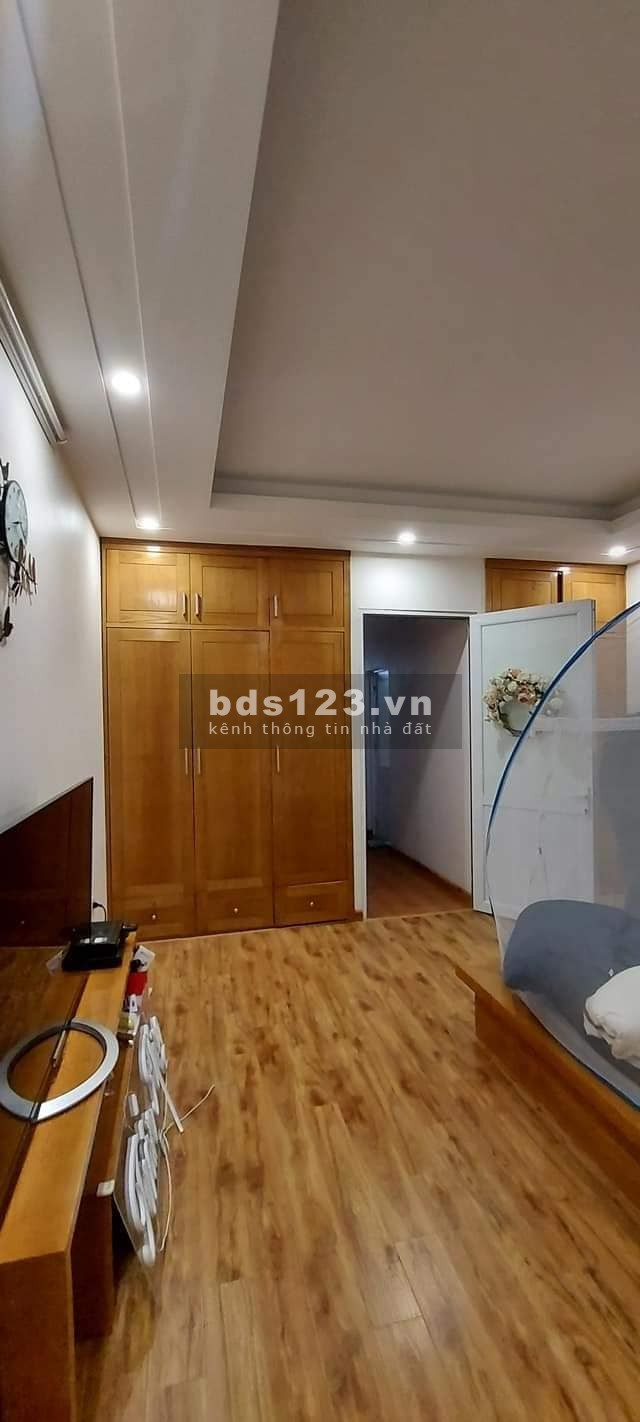 Bán gấp nhà tại chợ Xa La 5 tầng 50m2 mặt tiền 4,2m giá chỉ 7,75 tỷ