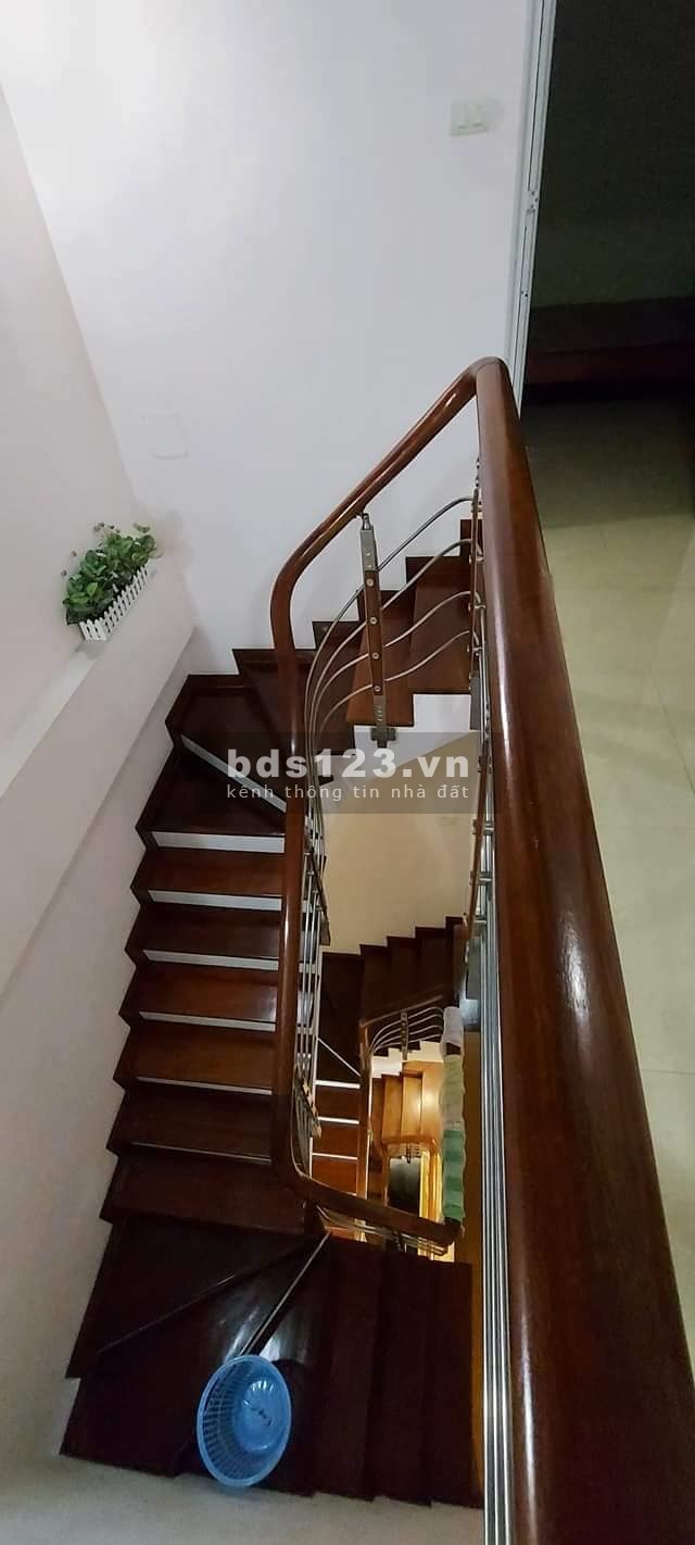 Bán gấp nhà tại chợ Xa La 5 tầng 50m2 mặt tiền 4,2m giá chỉ 7,75 tỷ