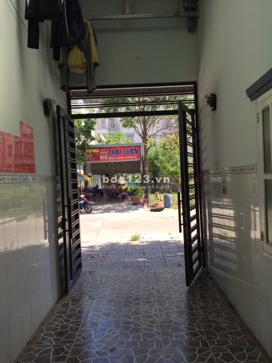 Nhượng gấp dãy nhà trọ 2kiot, 16 phòng trọ, Diện tích 300m2(10x30) khu dân cư đông, chính chủ, giá rẻ