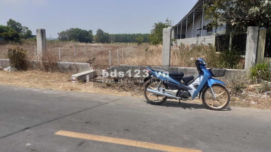 Bán lô đất mặt tiền đường Nguyễn Huệ, Phước Long Thọ, đất đỏ, BRVT