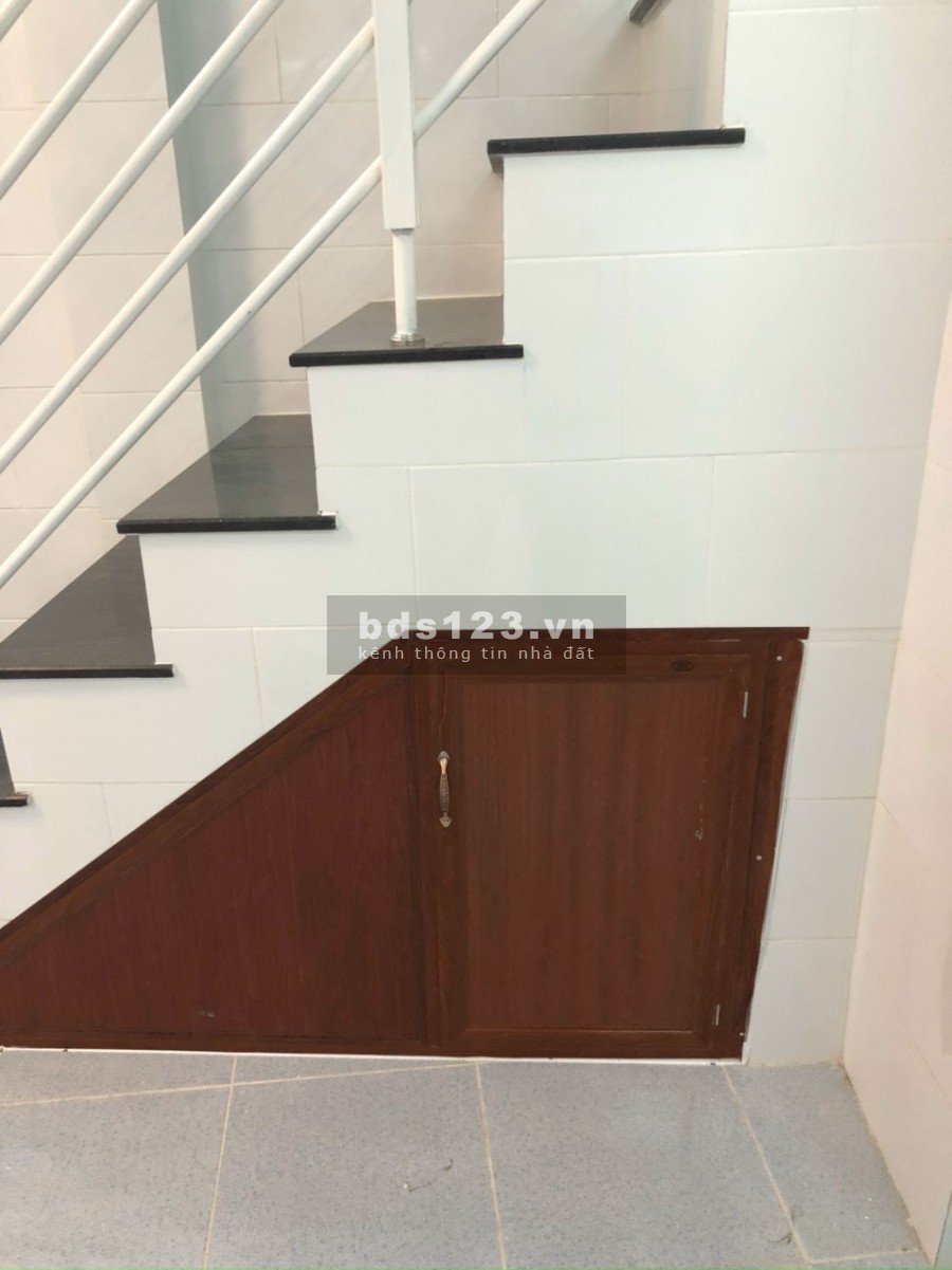 KẸT TIỀN BÁN GẤP NHÀ HẺM XE HƠI Đ. LẠC LONG QUÂN Q11