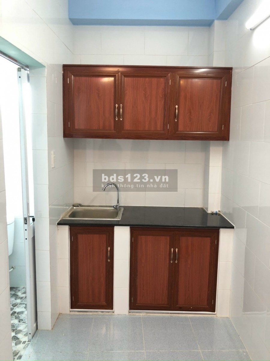 KẸT TIỀN BÁN GẤP NHÀ HẺM XE HƠI Đ. LẠC LONG QUÂN Q11
