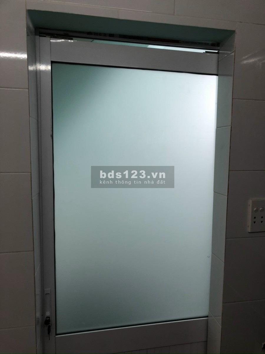 KẸT TIỀN BÁN GẤP NHÀ HẺM XE HƠI Đ. LẠC LONG QUÂN Q11