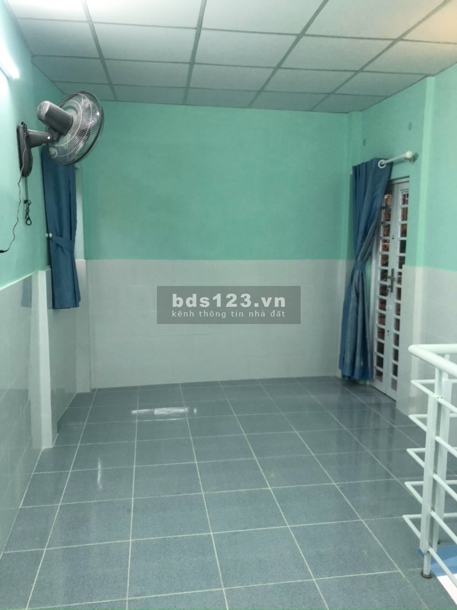 KẸT TIỀN BÁN GẤP NHÀ HẺM XE HƠI Đ. LẠC LONG QUÂN Q11