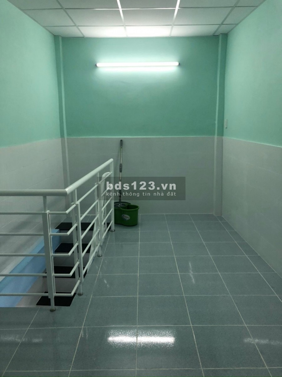 KẸT TIỀN BÁN GẤP NHÀ HẺM XE HƠI Đ. LẠC LONG QUÂN Q11
