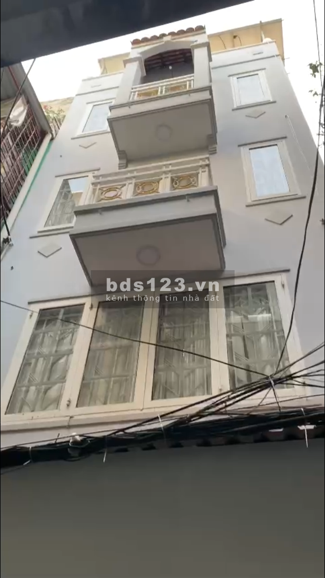 Nhà 5 tầng Lý Chính Thắng, P8, Q3, cần bán gấp.