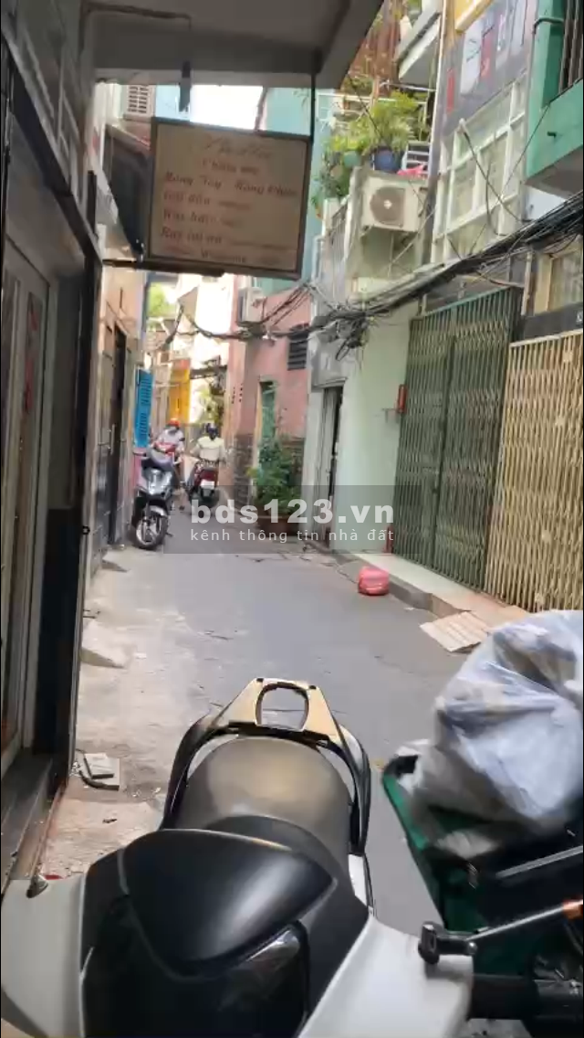 Nhà 5 tầng Lý Chính Thắng, P8, Q3, cần bán gấp.