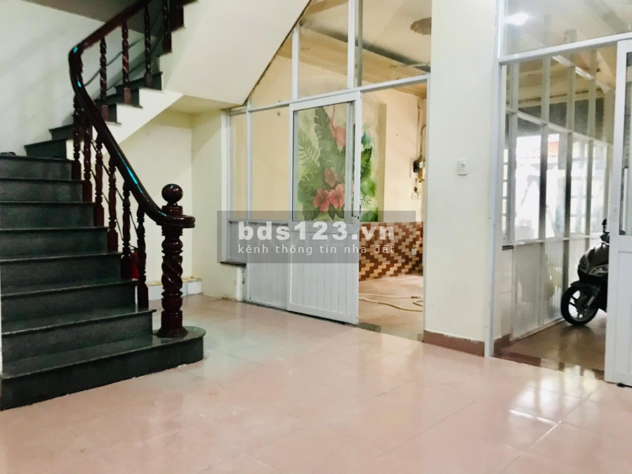 Cho thuê mặt bằng gần trường, 6x17, 3 gian, p13, tân bình, giá 14 triệu, 0938.764.277