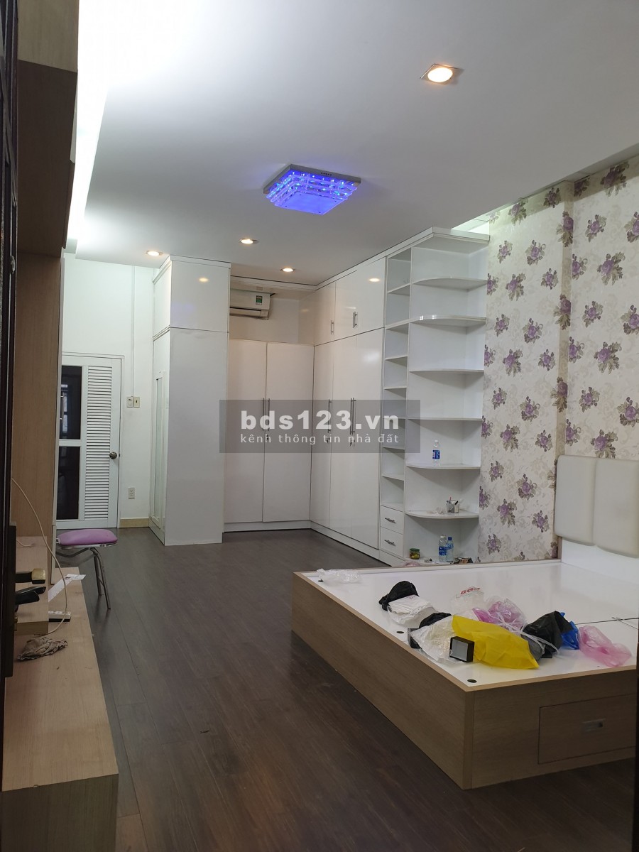 Nguyên Hồng, Phan Văn Trị, Bình Thạnh. Hẻm Xe hơi vào nhà, Gần 100m2.