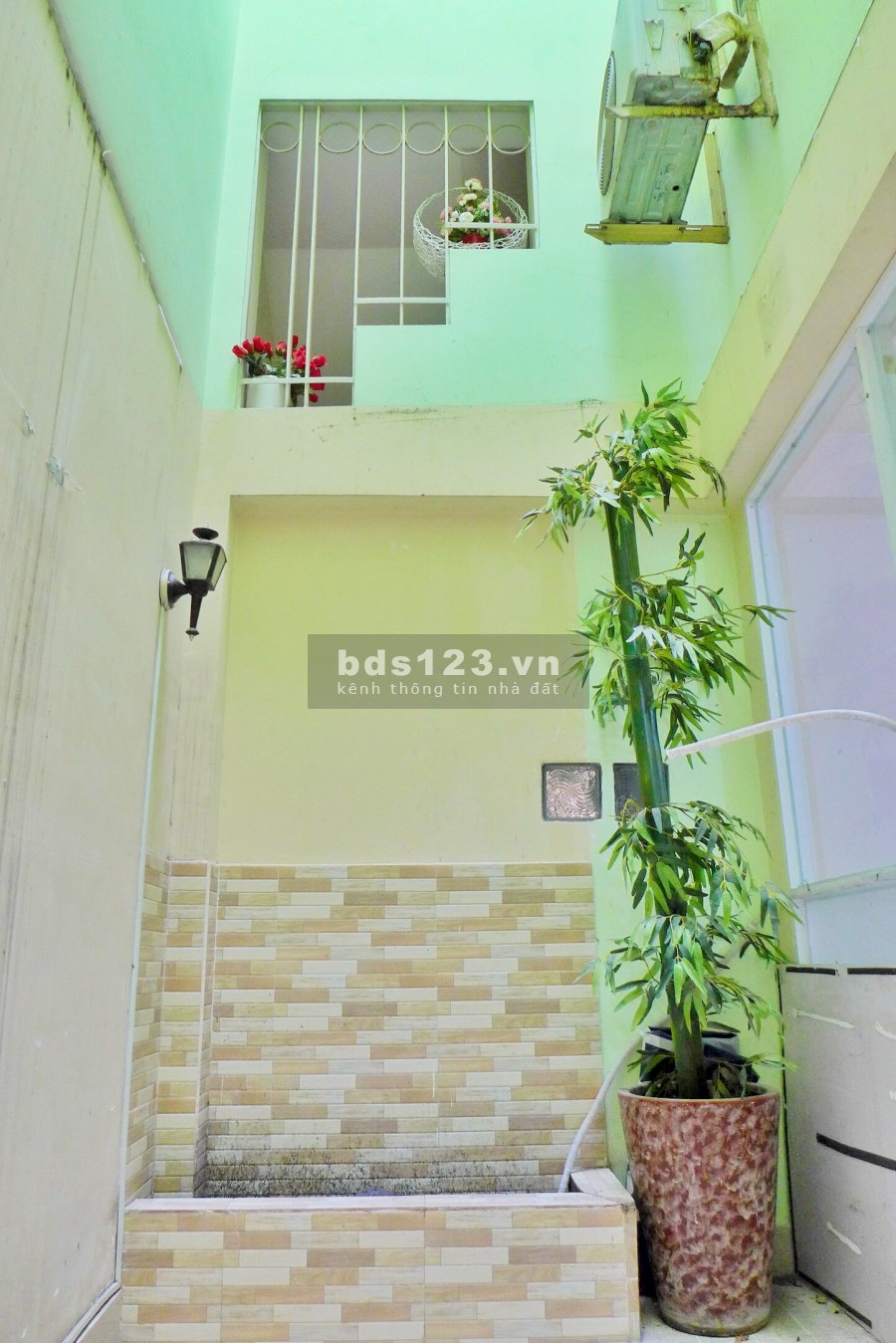 Mặt bằng mặt tiền hẻm lớn Quận 10 giá 16 triệu dt 90m2