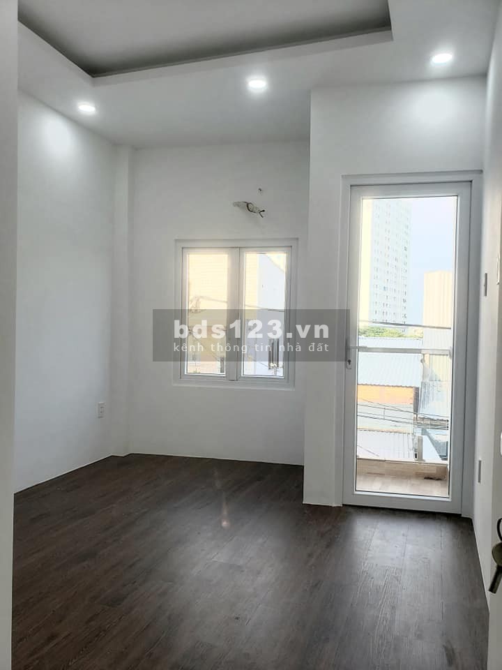 NƠ TRANG LONG HẼM TRƯỚC NHÀ 5M 4 TẦNG BTCT NHÀ MỚI Ở NGAY TRUNG TÂM BÌNH THẠNH