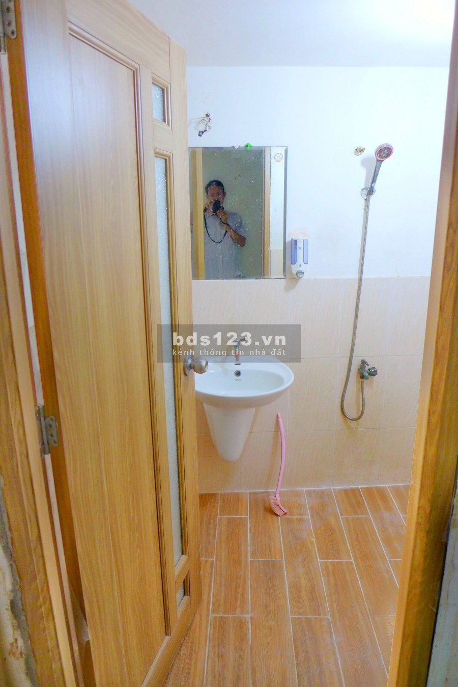 Mặt bằng mặt tiền hẻm lớn Quận 10 giá 16 triệu dt 90m2