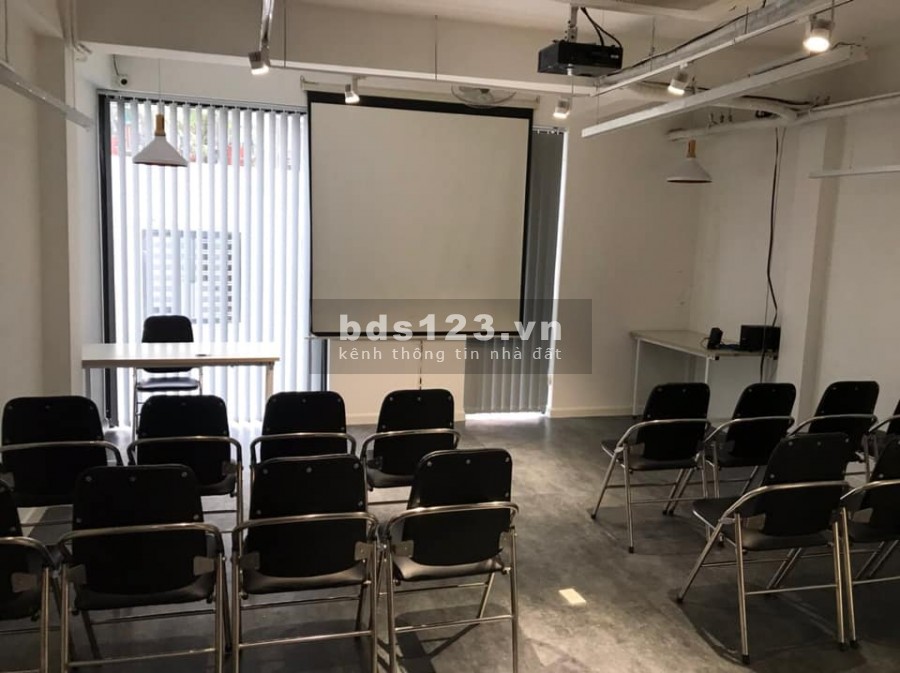 MẶT PHỐ CẦU GIẤY, LÔ GÓC 67M 8 TẦNG VỈA HÈ 5M LH 0978439490