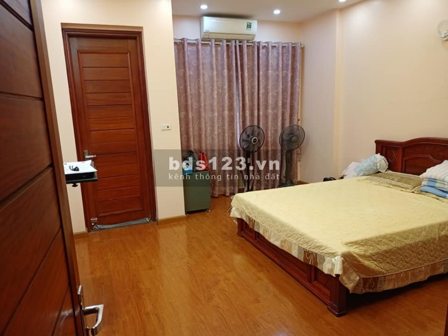 Bán nhà Văn Chương 30m 6 Tầng MT 5m ngõ thông gần oto lãi ròng…