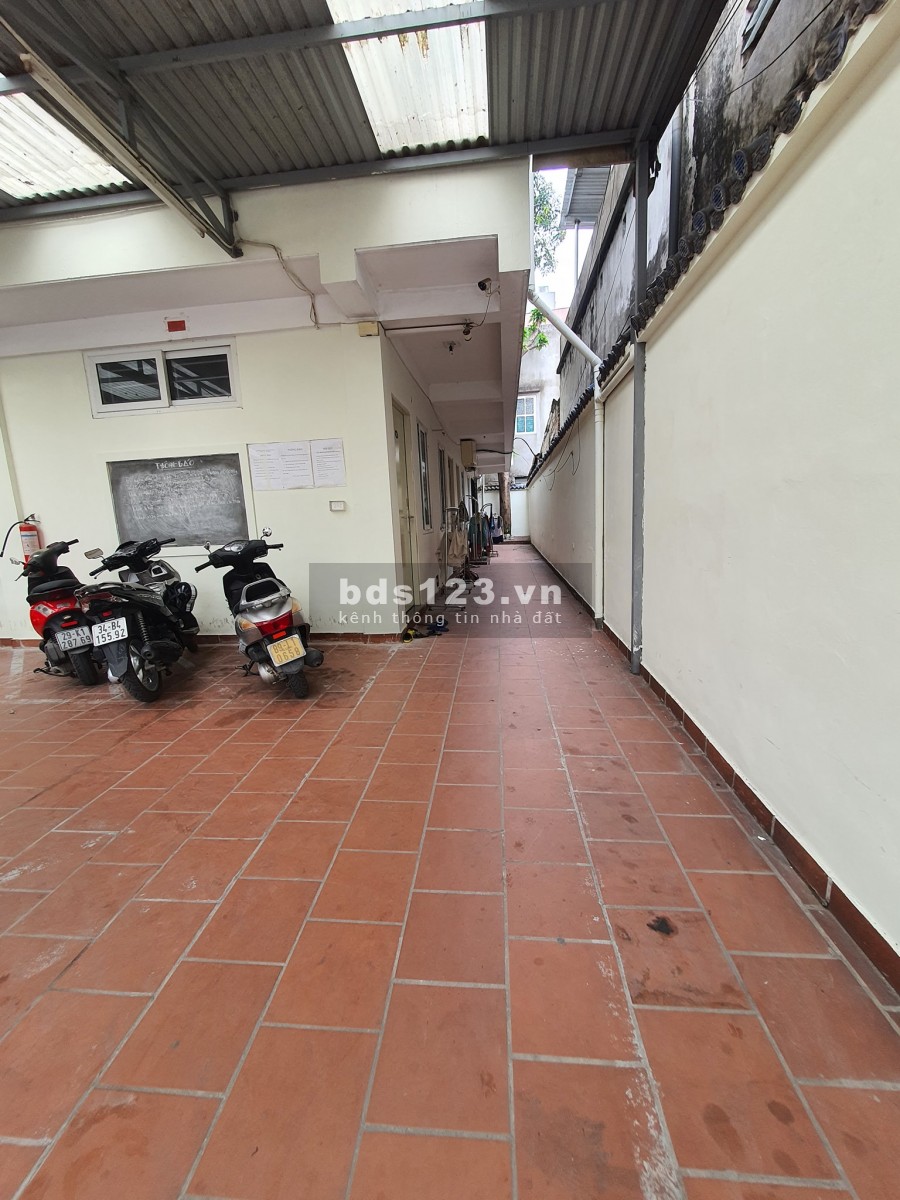 Bán chung cư mini Nguyễn Văn Cừ 330m2, 26p, thu gần 1 tỷ/ năm.