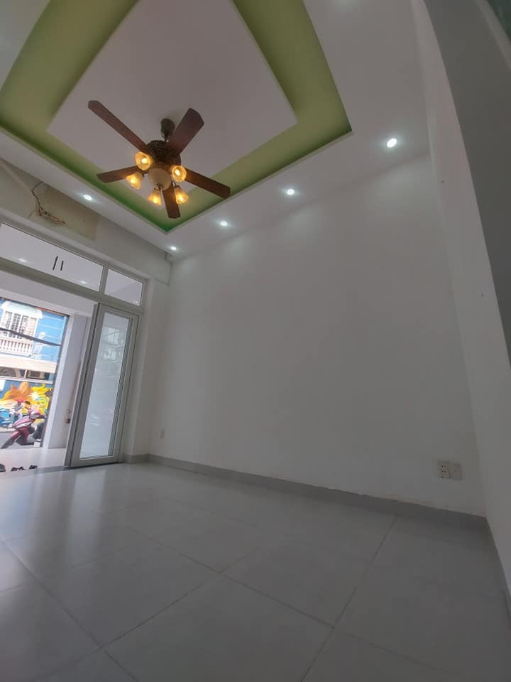 Bán gấp gom tiền KD MT sầm uất 76m2 đẹp giá chỉ 6.3 tỷ