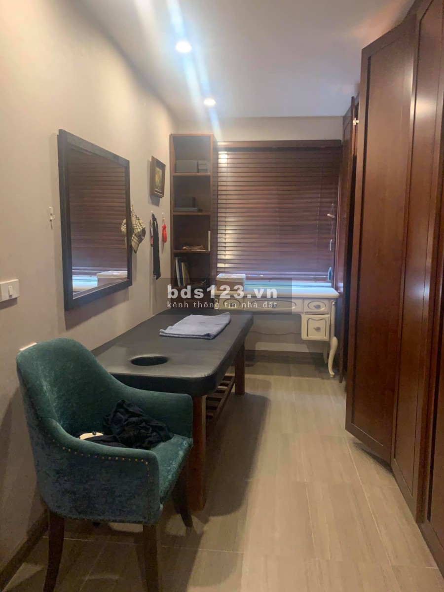 Phạm Ngọc Thạch ,15M ra phố , mặt tiền 7m , 40mX6t , giá cực hợp lý lh : 0868844278