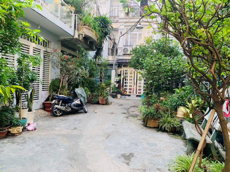 Bán gấp nhà hẻm xe hơi Hoàng Văn Thụ, Phú Nhuận, nở hậu nhẹ đẹp, 80m2, 2 tầng, 4PN.