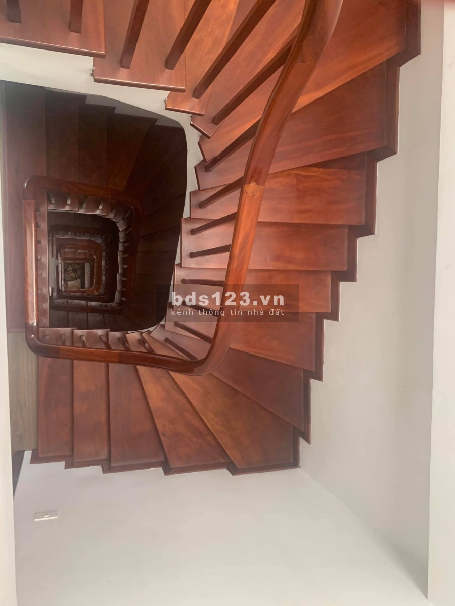 Phạm Ngọc Thạch ,15M ra phố , mặt tiền 7m , 40mX6t , giá cực hợp lý lh : 0868844278