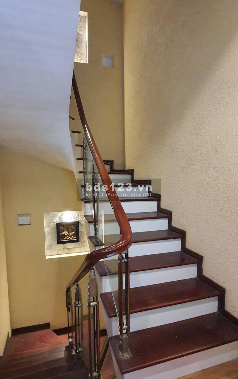 BÁN GẤP Hoàng Văn Thái 47m2 x 4T đường 5m ôtô KD 50m ra phố 6 tỷ 0901386863