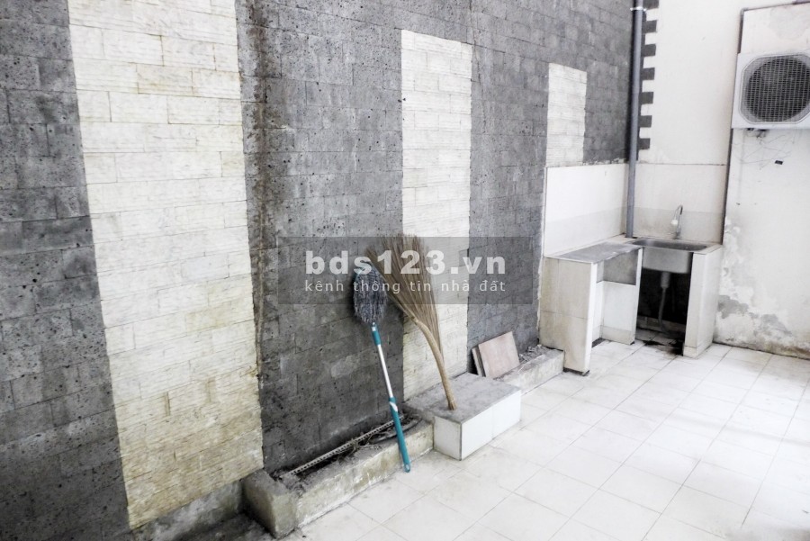Mặt bằng mặt tiền hẻm lớn Quận 10 giá 16 triệu dt 90m2