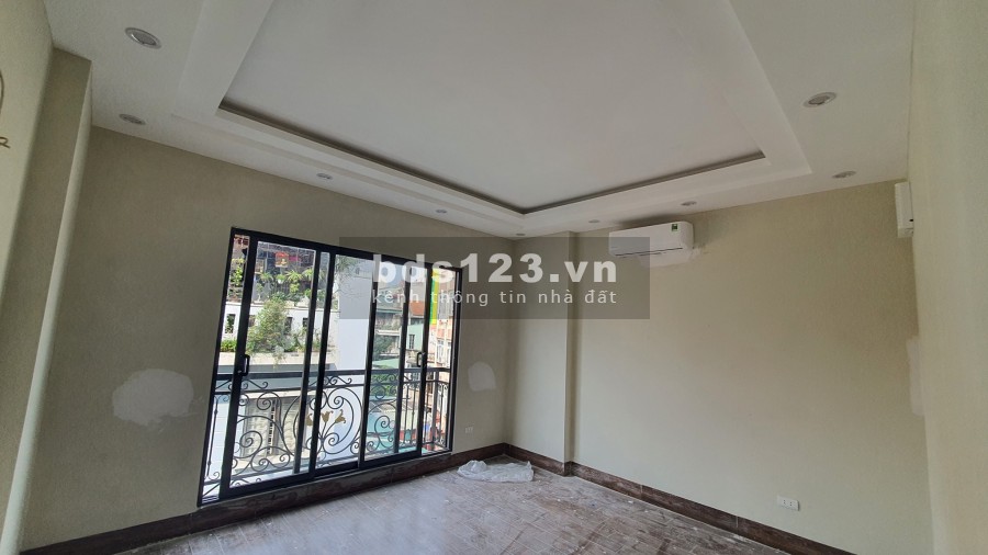 Nhà mới, hiện đại, mặt phố Giáp Bát KD 75m2, 8 tầng thang máy, 15.6 tỷ